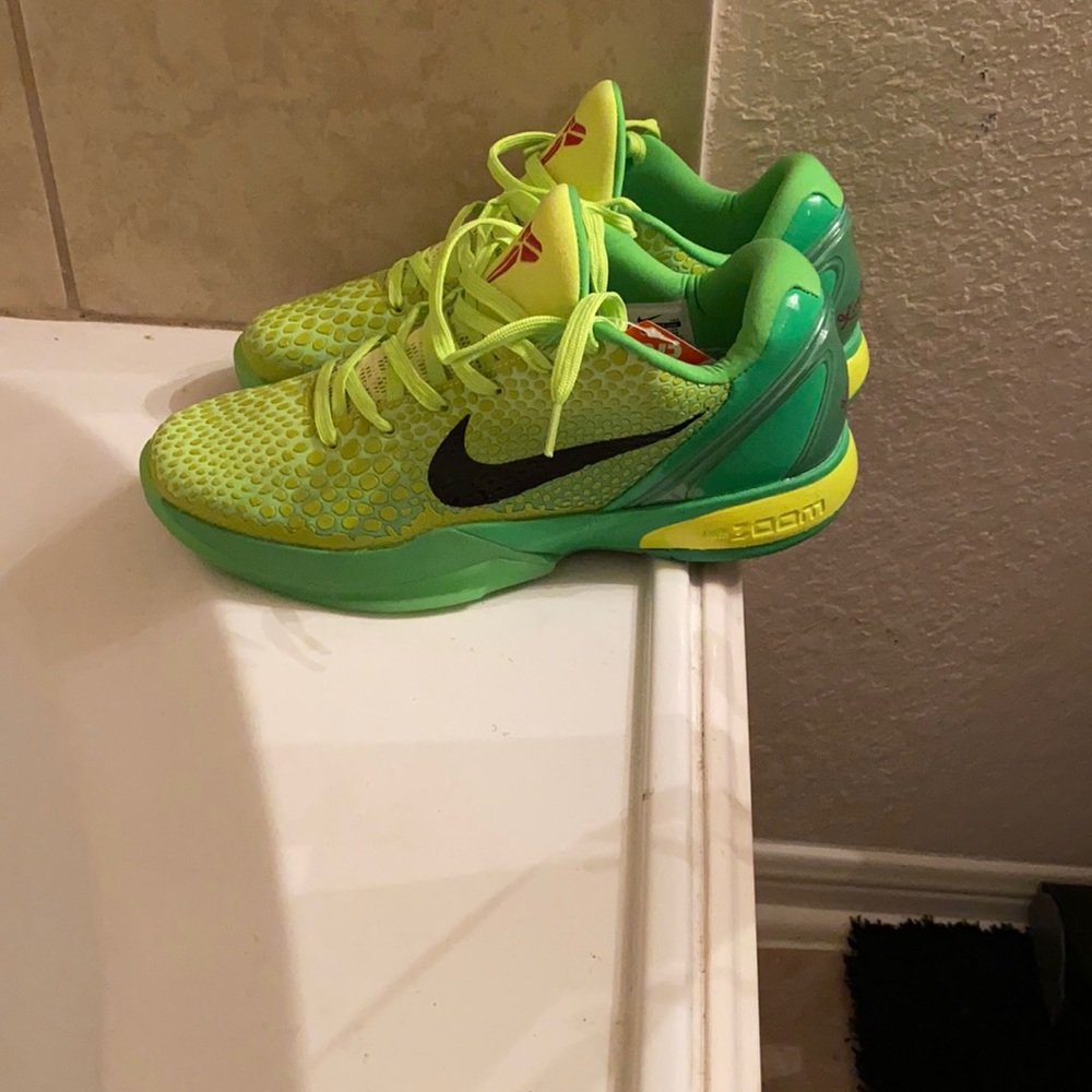 COPY Kobe Grinch new… Red laces as well